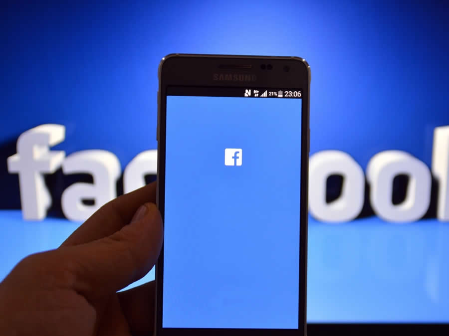 Facebook cria recursos de câmera similar ao Snapchat